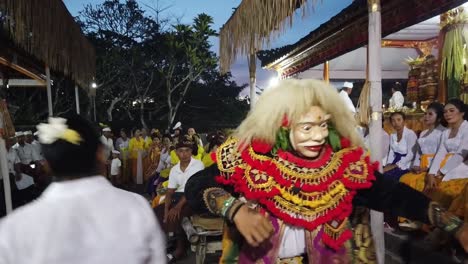 Balinese-Hinduism-Performance-of-Topeng-Mask-in-Bali-Temple-Ceremony-at-Night,-Drama-Character-Moving-Fast-in-Shamanic-Trance