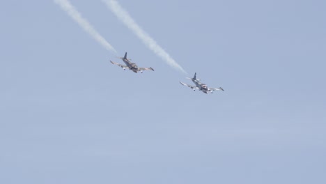 Dos-Bac-Strikemasters-Buceando-Al-Unísono