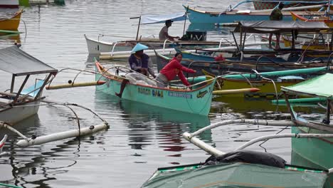 Filipinos-Que-Viajan-Entre-Las-Islas-De-Filipinas-Y-La-Ciudad-De-Surigao