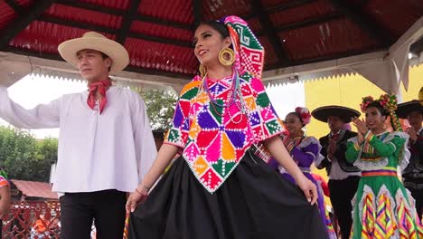 slow-motion-shot-of-finale-and-applause-of-a-traditional-dance-in-hidalgo-Mexico