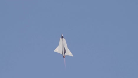 Saab-Treinta-Y-Cinco-Aviones-De-Combate-Draken-Realizando-Un-Ascenso-Vertical
