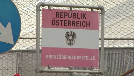 österreichisches-Corder-Kontrollschild-An-Der-Slowenisch-österreichischen-Grenze