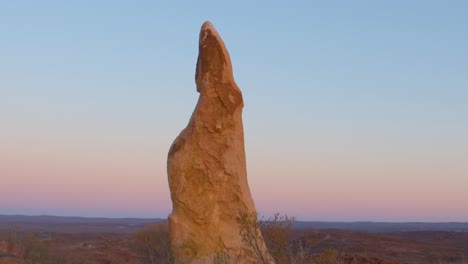 Escultura-&#39;Thomasina&#39;-De-Thomas-Munkanome.