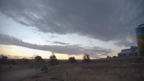 Wandgemälde-Einer-Schafherde-Auf-Silos-In-Merriwa,-Australien