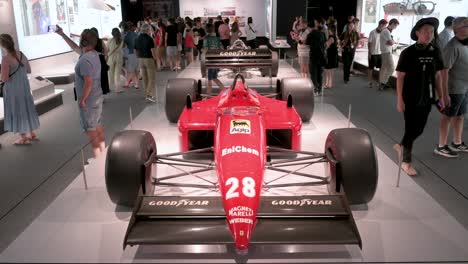 Die-Ferrari-F1-F187-Und-88c-Ausstellung-Auf-Der-Ifema-Madrid-In-Spanien