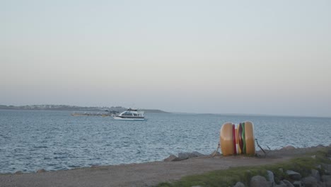 'What-A-Tasty-Looking-Burger'-by-James-Dive,-part-of-the-Sculpture-Encounters-on-Granite-Island