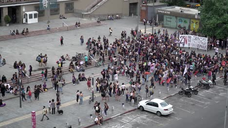 Treffen-Von-Feministinnen-Am-Internationalen-Tag-Zur-Beseitigung-Der-Gewalt-Gegen-Frauen-In-Montevideo,-Uruguay