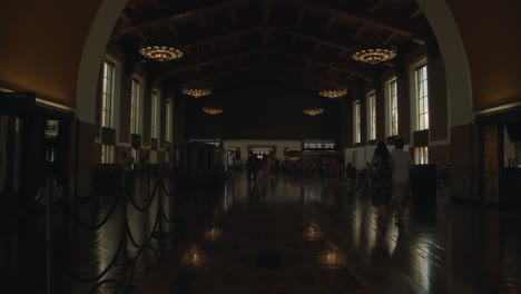 Innenaufnahme-Der-Historischen-Union-Station-In-Der-Innenstadt-Von-Los-Angeles