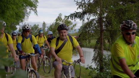 Toma-En-Cámara-Lenta-De-Los-Ciclistas-Que-Participan-En-La-Carrera-De-Handicap-De-Narbona.