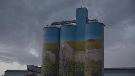 Mural-artwork-of-a-flock-of-sheep-on-silos-in-Merriwa,-Australia