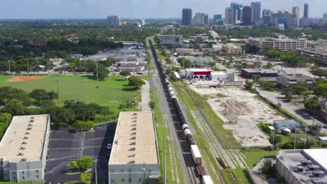 Train-Going-South---Fort-Lauderdale---Florida