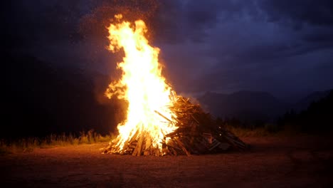 Gran-Incendio-En-El-Tirol-En-Mösern.