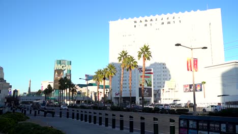 Tropicana-Y-MGM-Grand-En-Las-Vegas-Durante-El-Atardecer