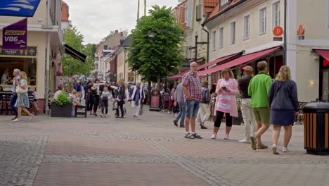 Calle-Comercial-En-Västervik,-Suecia.