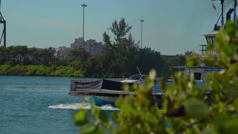 Fisher-Island---Fähre---Miami,-Florida