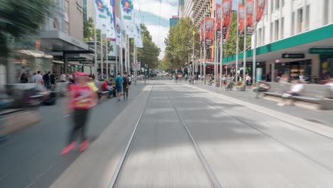 Timelapse-En-Movimiento-A-Través-De-La-Calle-Bourke-Melbourne-Australia