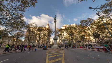 Timelapse-De-La-Plaza-En-Montevideo,-Fin-Del-Bloqueo-Del-Coronavirus