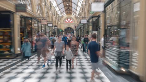 Bewegender-Zeitraffer-Durch-Die-Royal-Arcade-In-Melbourne,-Australien