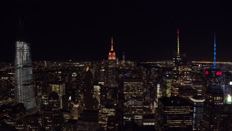 Blick-Auf-New-York-City-Mit-Allen-Farbigen-Lichtern-Bei-Nacht