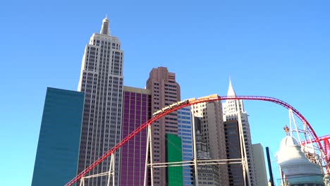 Zeitlupe-Der-Sonnigen-New-Yorker-Achterbahn-In-Las-Vegas