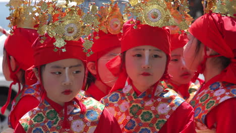 Grupo-De-Jóvenes-Japoneses-En-El-Festival-De-Kamakura,-Japón