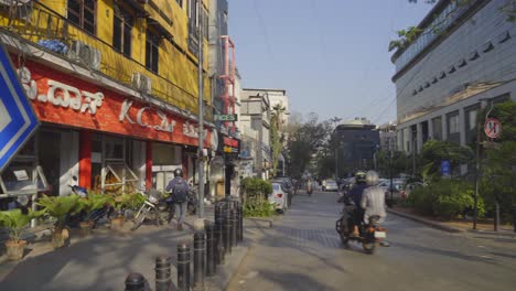 Church-Street,-Anlaufstelle-Für-Kunstliebhaber-Und-Beliebter-Treffpunkt,-Bengaluru