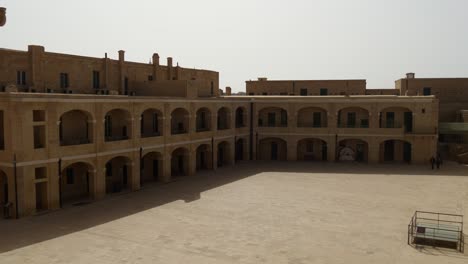 Museo-Nacional-De-La-Guerra---Fuerte-Saint-Elmo,-ángulo-Alto