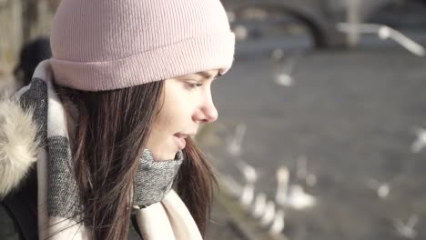 Girl-looking-to-birds-in-Paris-canal