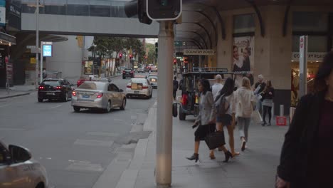 Viel-Verkehr-Und-Stadtstraßen-Im-CBD-Von-Sydney