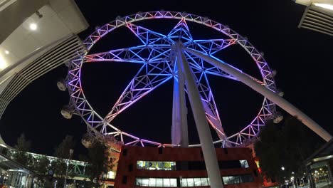 Melbourne-Star-Docklands-Noria-Time-lapse-Lado-Bajo-En-La-Noche-Oscuro