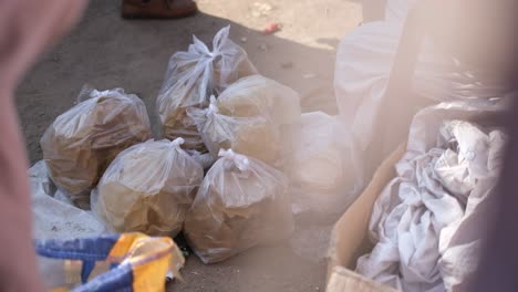 Cerrar-El-Mercado-Orgánico-De-Sean-Donde-Mucha-Gente-Está-Comprando