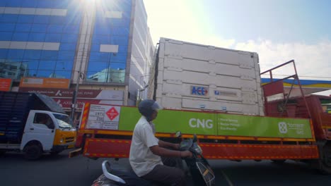 Mobile-gas-refueller-unit-for-the-transportation-of-compressed-natural-gas-parked-at-Petrol-pump-station,-Bengaluru