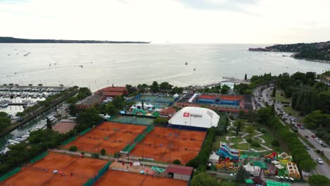 Drone-Aéreo-Hacia-Adelante-Volando-Al-Mar-Adriático-Desde-Portoroz---ATP-Challenger-Slovenia-Open-Tennis-Grounds