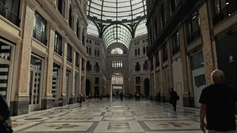 In-Der-Galleria-Umberto-I,-Pracht-In-Neapel