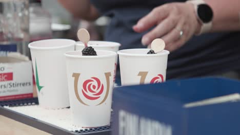 Getränke-Wurden-In-Churchill-Downs-Zum-Kentucky-Derby-Ausgeschenkt