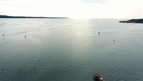 Rampa-De-Velocidad-Drone-Aéreo-Hacia-Adelante-Volando-Hacia-El-Mar-Adriático-Desde-Portoroz---Atp-Challenger-Slovenia-Open-Tennis-Grounds