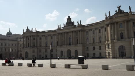 Gebäude-Der-Alten-Bibliothek-An-Der-Humboldt-Universität-Zu-Berlin-Vom-Bebelplatz-Aus-Gesehen