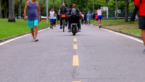 People-doing-exercises-in-botafogo,-Rio-de-Janeiro