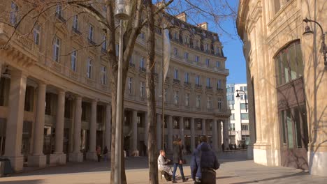 People-At-The-Front-Yard-In-Bourse-de-Commerce---Pinault-Collection-In-Paris,-France