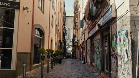 Callejón-Tranquilo-En-Nápoles,-Italia