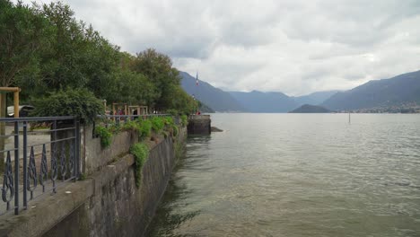 Costa-De-La-Ciudad-De-Bellagio-Cerca-Del-Lago-Como