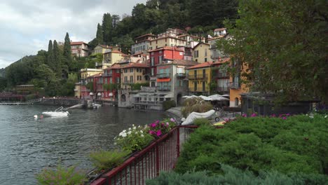 Hermosas-Villas-De-La-Ciudad-De-Varenna-Cerca-Del-Lago-De-Como