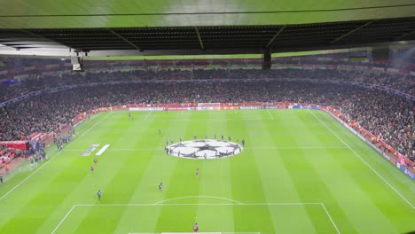 Estadio-De-Los-Emiratos-En-La-Noche-De-La-Liga-De-Campeones,-Sedes-De-Fútbol-De-Londres