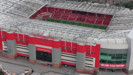 Vista-Aérea-Del-Estadio-Old-Trafford-En-Greater-Manchester,-Inglaterra,-Reino-Unido.