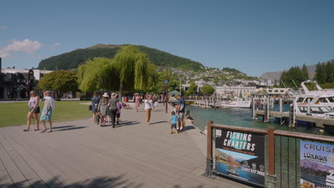 Locals-And-Tourists-At-The-Queenstown-Wharf-Walk-Park-By-The-Steamer-Wharf-And-Earnslaw-Park-In-Queenstown,-New-Zealand