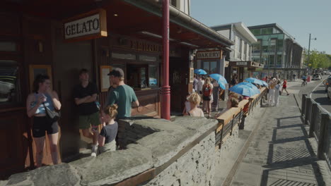 People-Outside-The-Gelato-And-Bakery-Store-In-Queenstown,-Otago,-New-Zealand