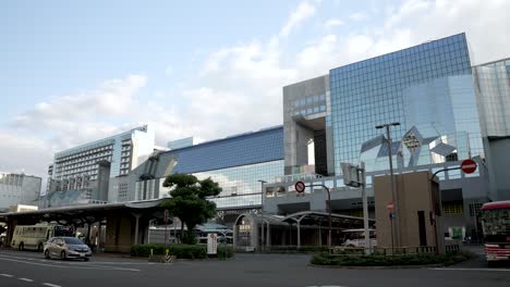 Außenansicht-Des-Bahnhofs-Kyoto-Von-Shiokoji-Dori