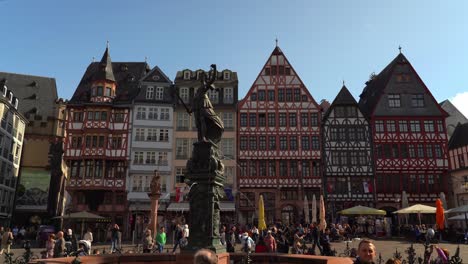 From-medieval-times-to-the-present-day,-Römerberg-Square-has-been-a-silent-witness-to-the-city’s-ever-evolving-narrative