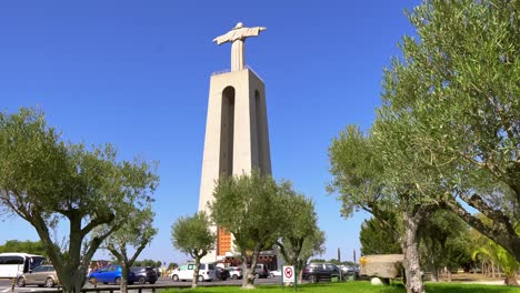 Sanctuary-of-Christ-the-King-monument-behind-the-car-park-in-Almada,-Portugal