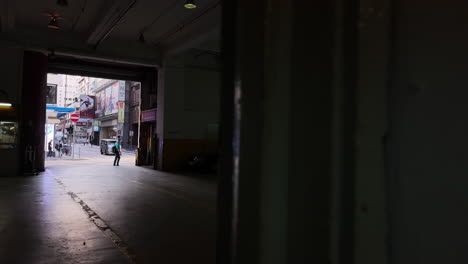 Peoples-walking-on-the-streets-of-Hong-Kong